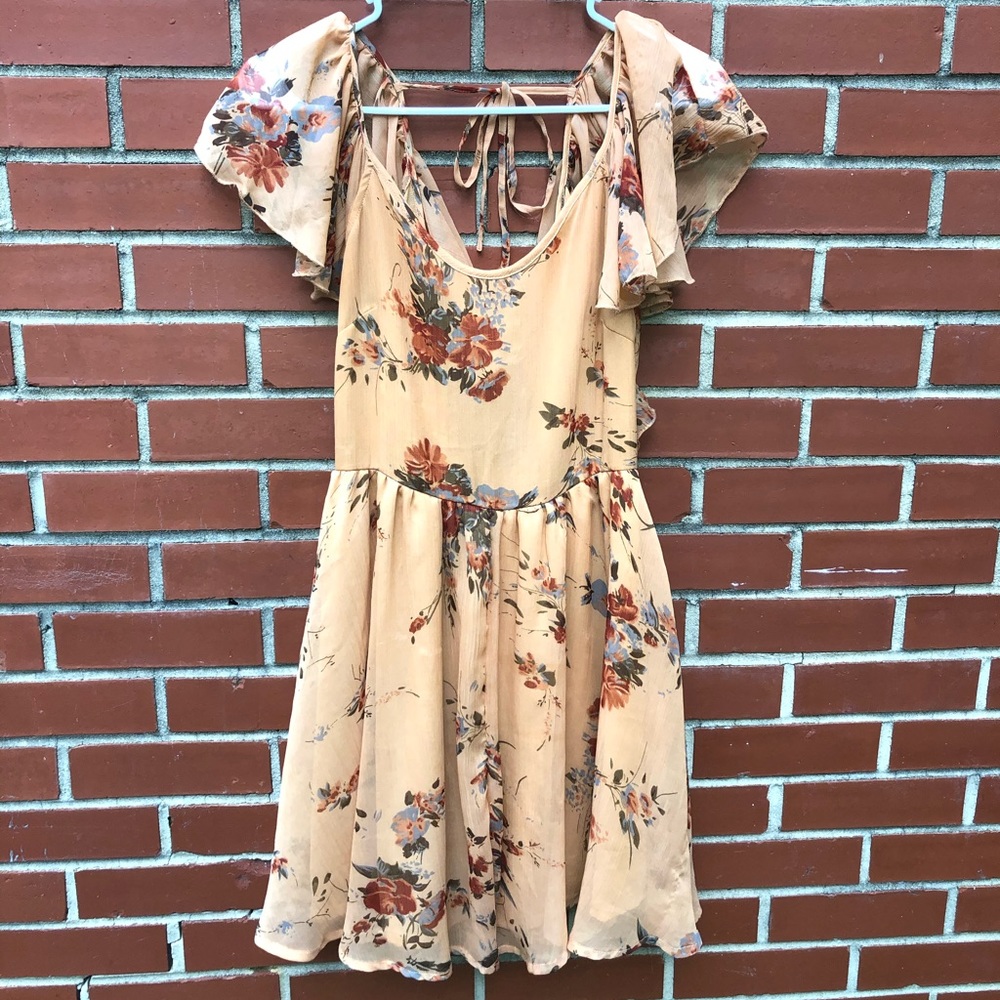 Short Flowery Cream Dress size S